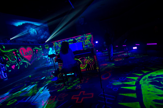 Throwback: 90’s Glow - Church Stage Design Ideas - Scenic sets and ...