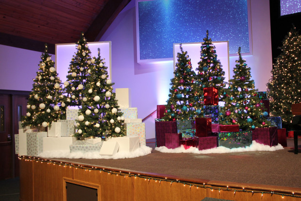 Christmas Display - Church Stage Design Ideas - Scenic sets and stage ...