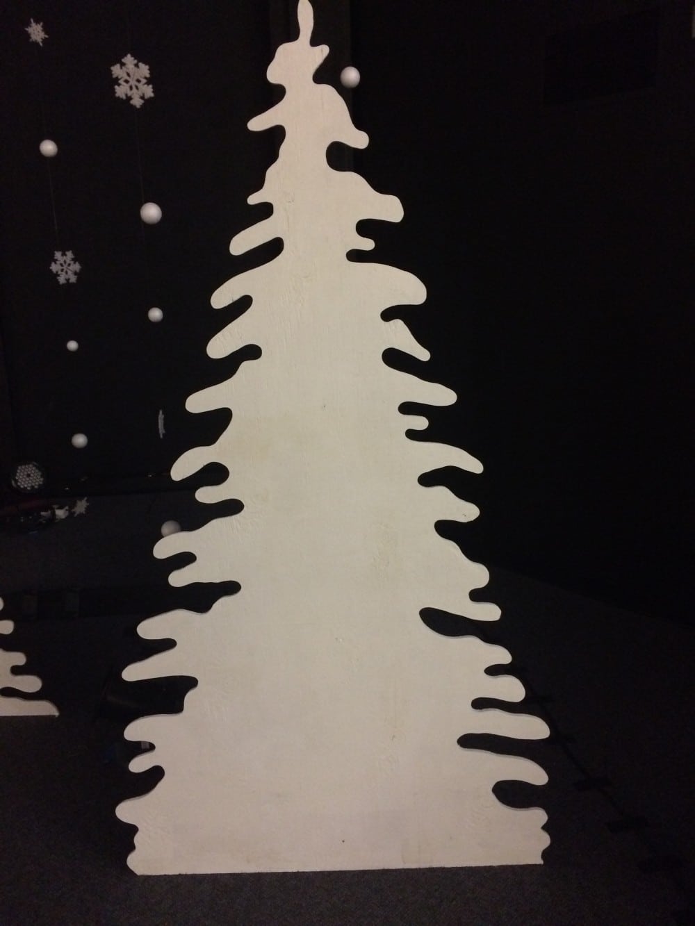 White-tree-front-view